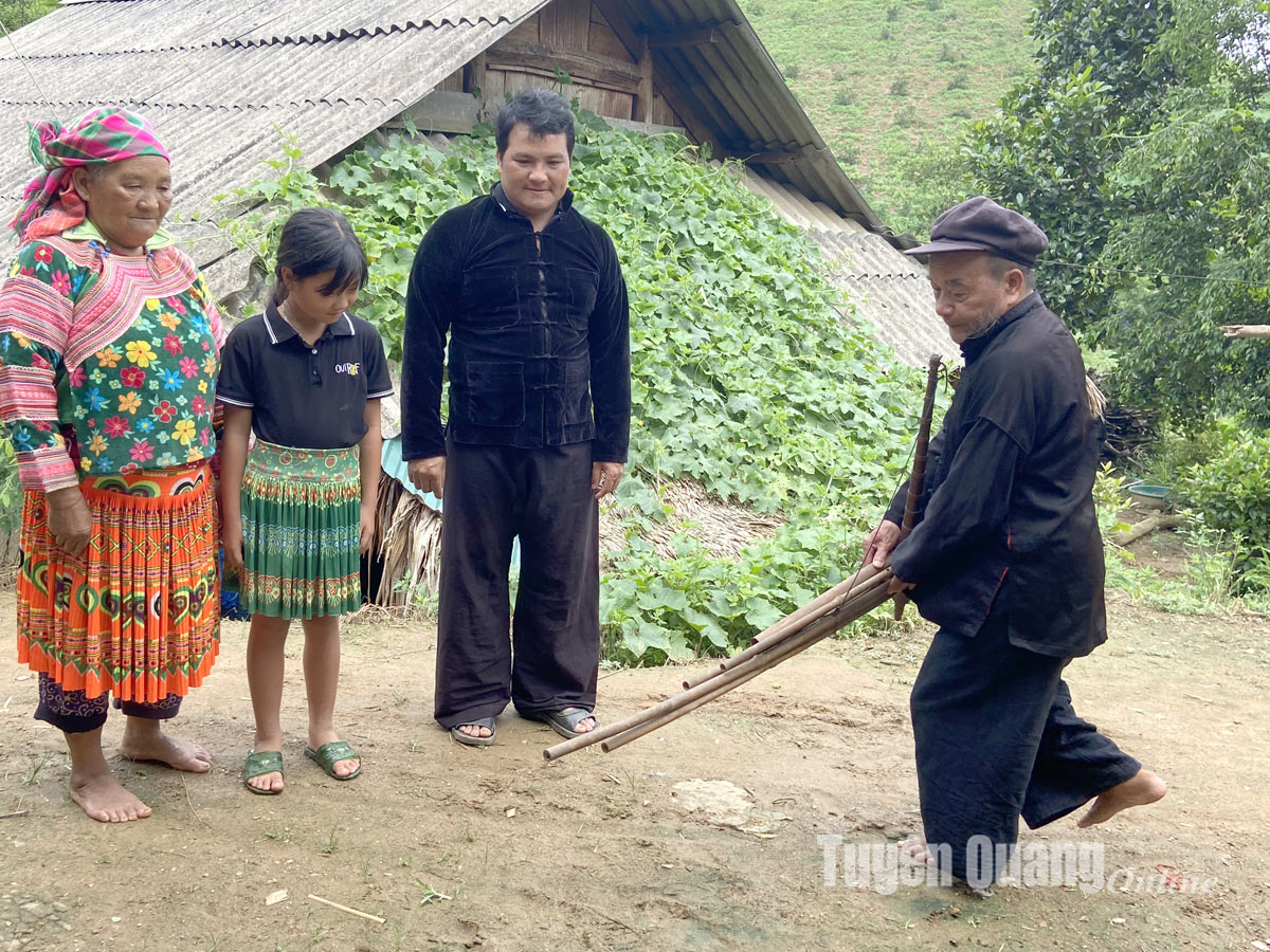 Say điệu khèn Mông