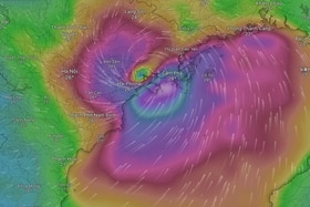 Bão số 3 đổ bộ, Quảng Ninh và Hải Phòng mưa to, gió giật mạnh