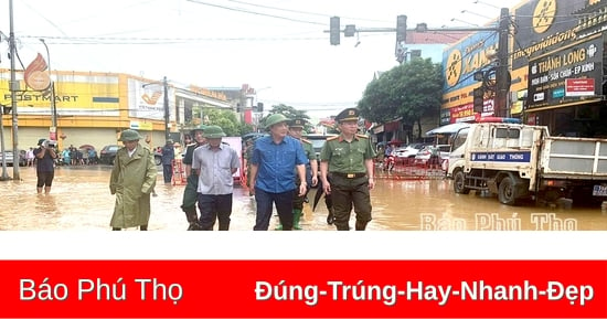 Provincial Party Secretary and Provincial People's Committee Chairman directly directed flood prevention in Cam Khe and Ha Hoa