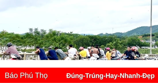 Cảnh báo người dân không tập trung đông trên cầu Hạ Hòa