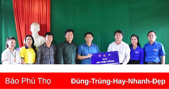 Hội doanh nhân trẻ Việt Nam trao 300 triệu đồng ủng hộ tỉnh Phú Thọ khắc phục hậu quả thiên tai