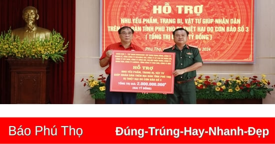 Quân khu 7 trao gần 2 tỷ đồng hỗ trợ Nhân dân Đất Tổ