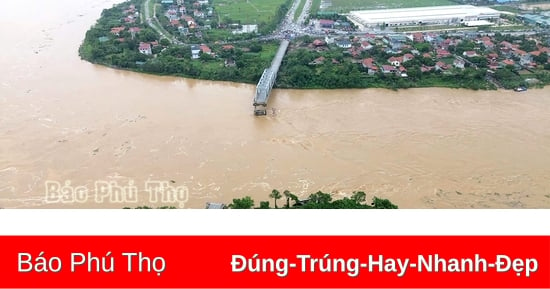 ស្ពាន Phong Chau បានបាក់ច្រាំងទន្លេក្រហម