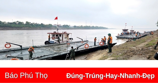 Tiến hành lắp cầu phao qua sông Hồng thay thế tạm thời cầu Phong Châu