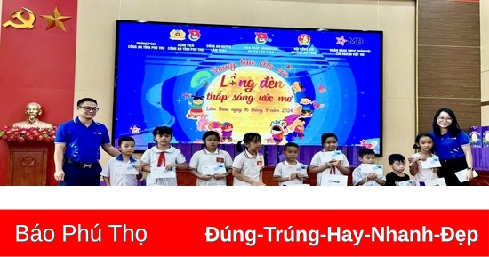 Trao 130 suất quà cho trẻ em có hoàn cảnh khó khăn dịp Tết Trung thu