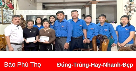 Trao quà hỗ trợ gia đình bị ảnh hưởng do mưa lũ tại Lâm Thao và Tam Nông