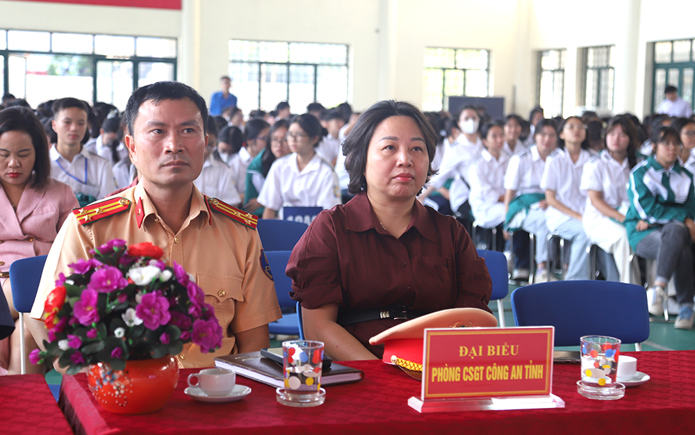 Phát động học sinh, sinh viên chấp hành nghiêm luật giao thông