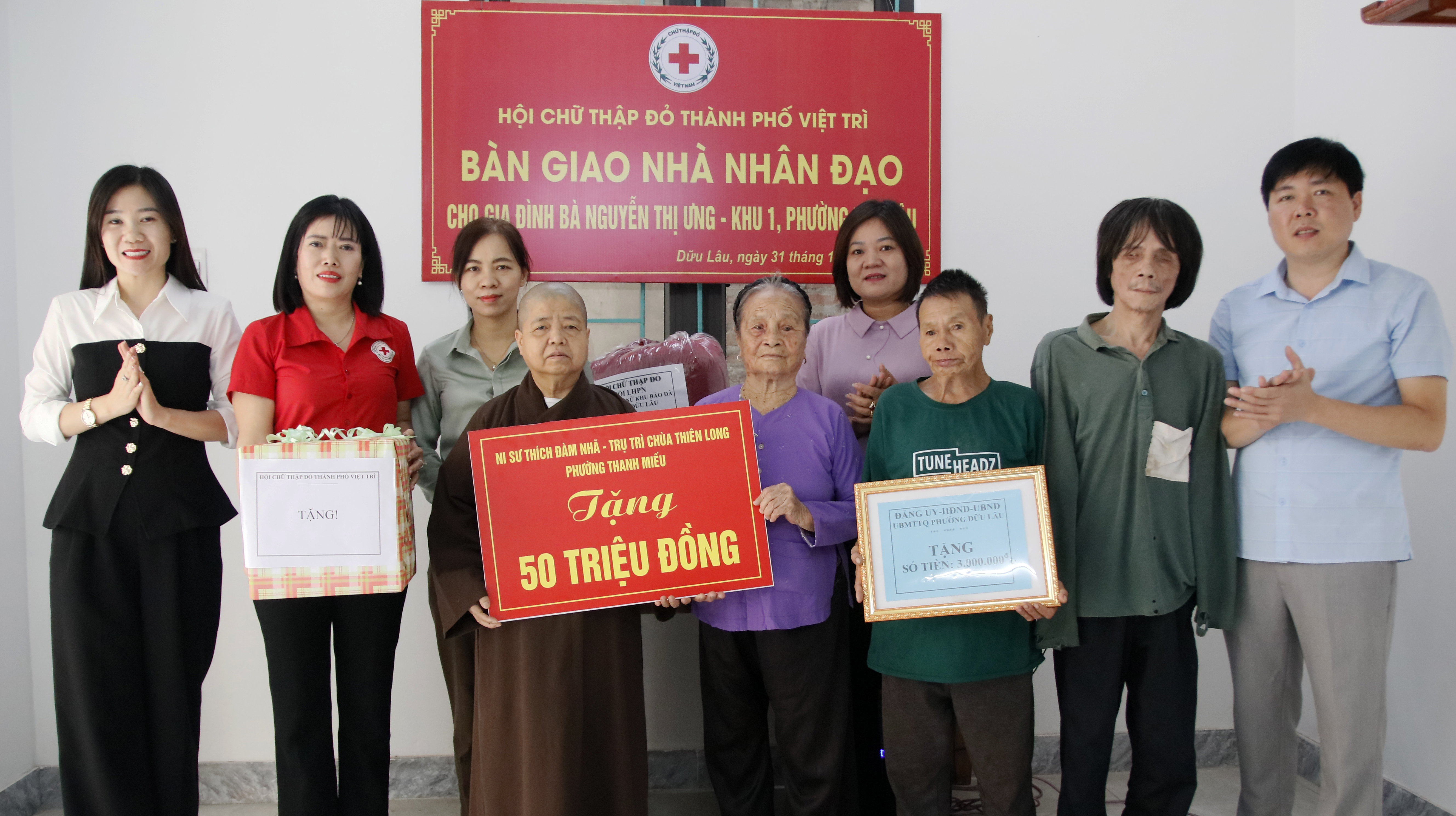 Ban giao Nhà nhân đạo tại Việt Trì