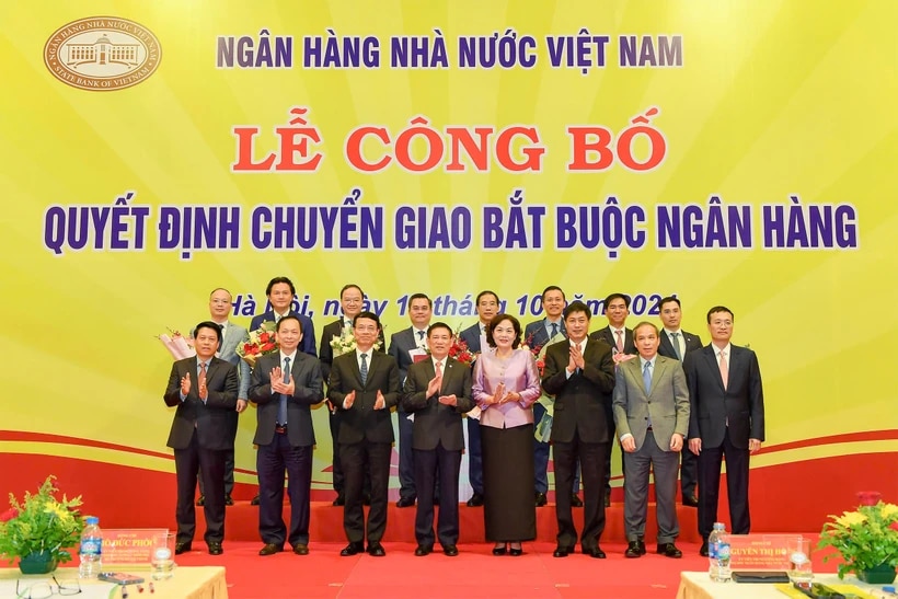 Ngân hàng Nhà nước công bố chuyển giao bắt buộc CB cho VCB và Oceanbank cho MB