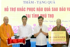 Thăm, tặng quà, hỗ trợ khắc phục hậu quả cơn bão số 3