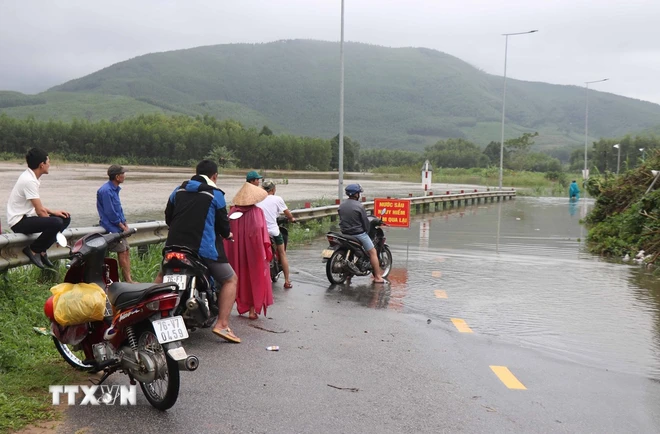 Thủ tướng yêu cầu chủ động ứng phó, khắc phục nhanh hậu quả mưa lũ ở Trung Bộ