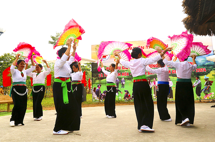 Khơi dậy phong trào văn hóa, văn nghệ quần chúng