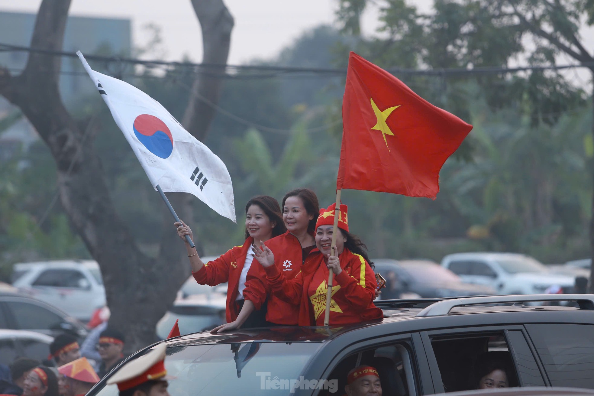 Việt Trì rực đỏ, tiếp lửa cho đội tuyển Việt Nam trong trận bán kết lượt về ảnh 4