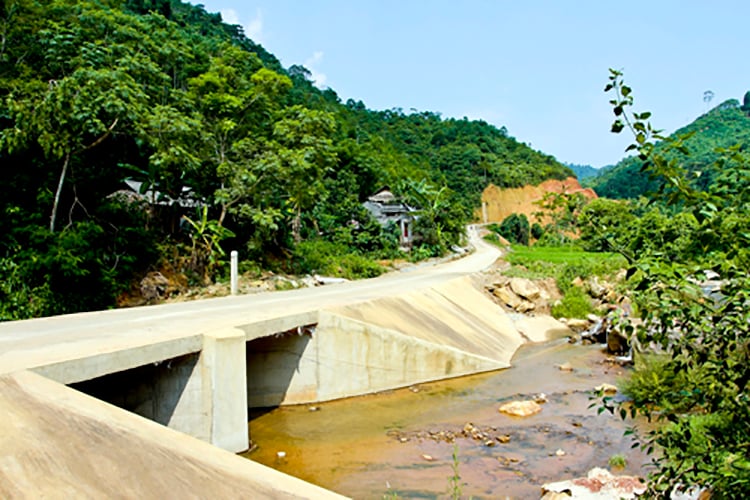 Ưu tiên nguồn lực đầu tư hạ tầng vùng đồng bào dân tộc thiểu số