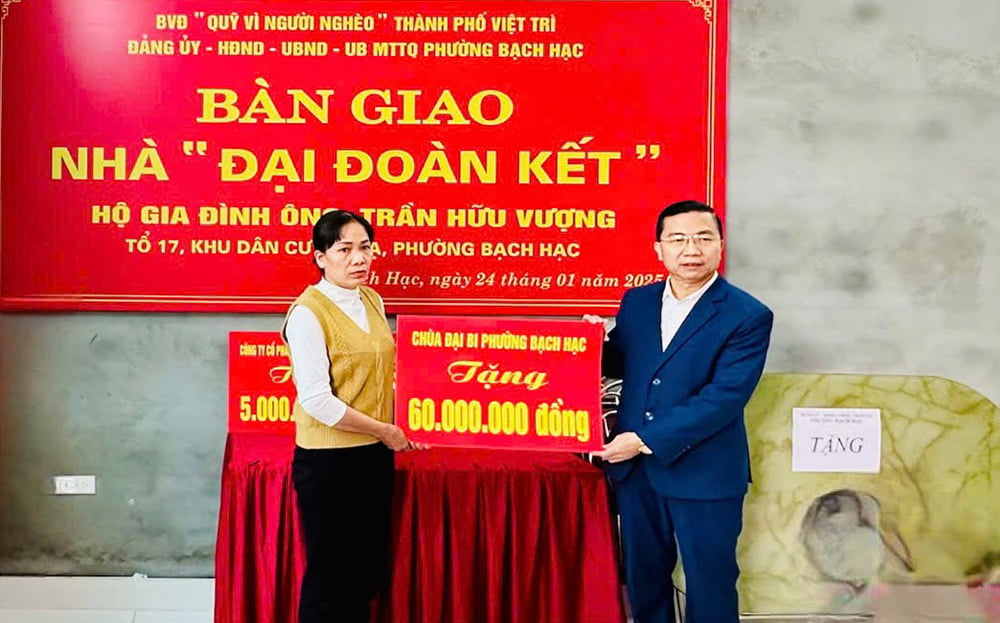 Bàn giao nhà đại đoàn kết