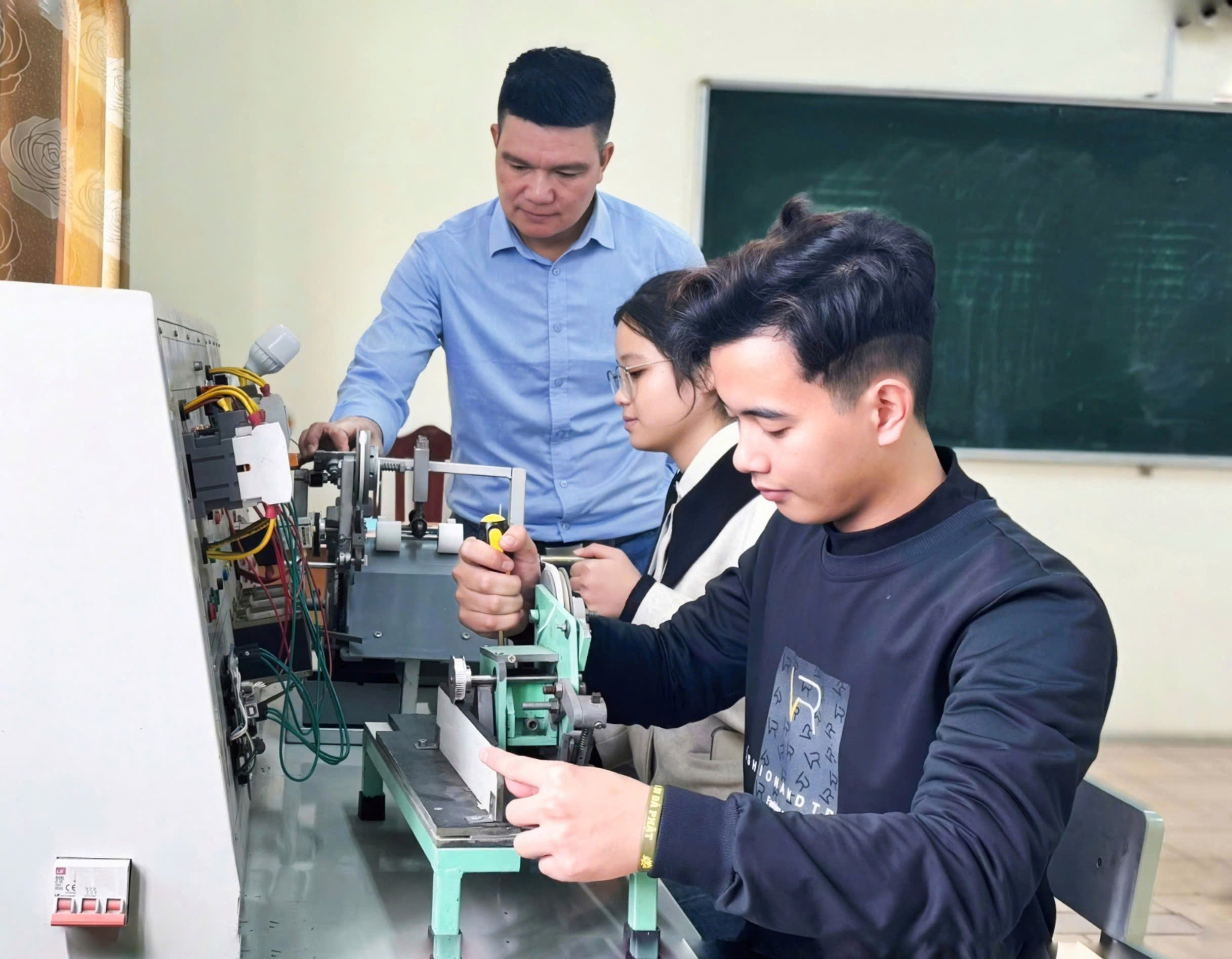 Thúc đẩy phong trào nghiên cứu khoa học trong sinh viên