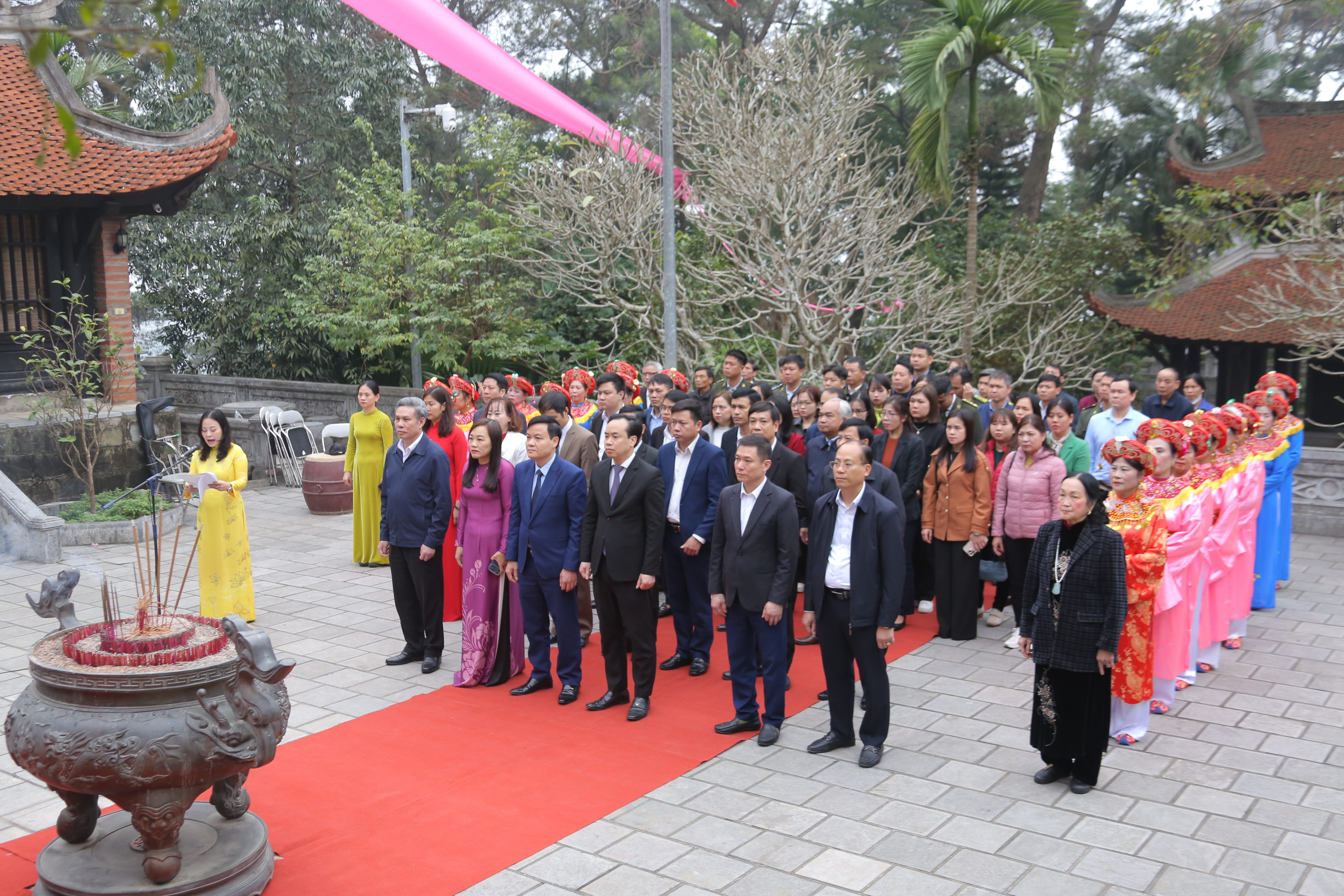 Dâng hương tưởng niệm Tổ Mẫu Âu Cơ ngày “Tiên Thăng”