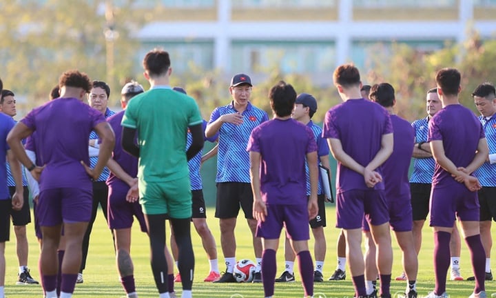 Dù thắng Thái Lan 2-1 ở lượt đi, huấn luyện viên Kim Sang-sik vẫn nhắc nhở các cầu thủ cẩn trọng trong trận chung kết lượt về AFF Cup (ASEAN Cup) 2024.