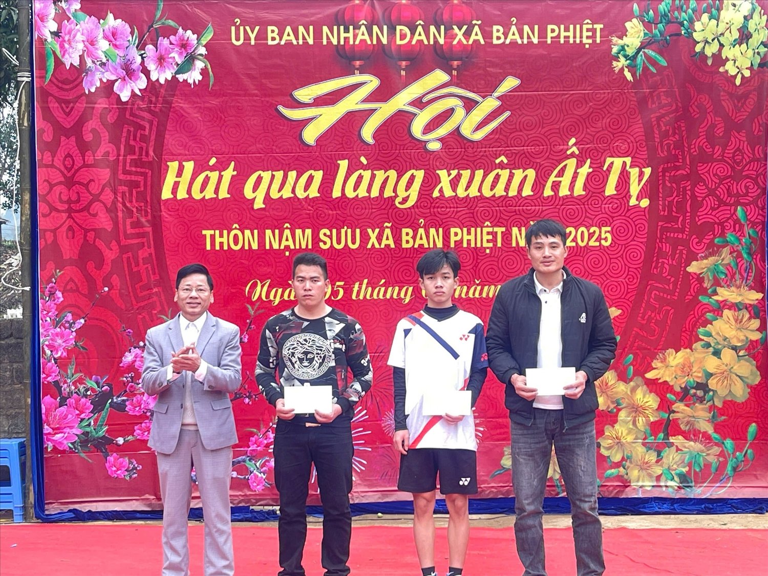 Nét đẹp văn hoá trong hội “Hát qua làng” tại xã Bản Phiệt