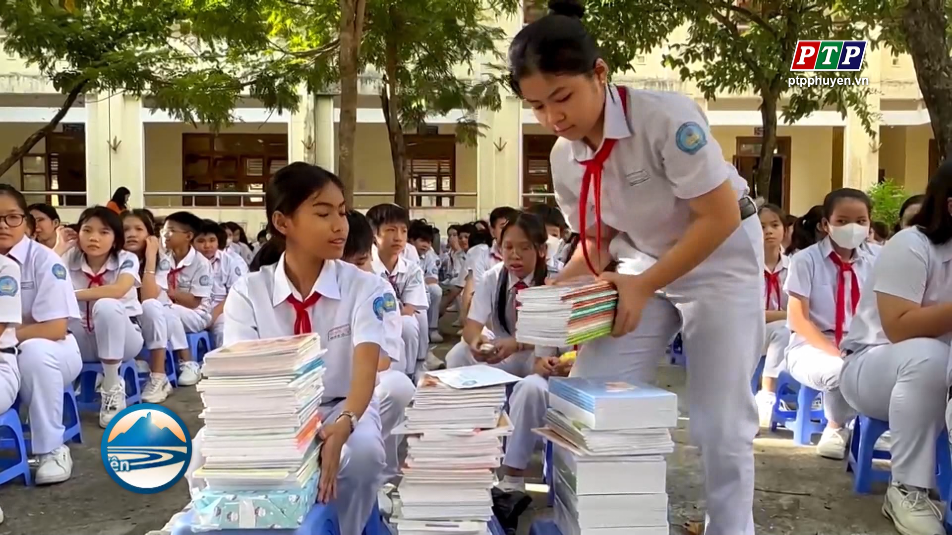 Phú Yên: Học sinh chia sẻ yêu thương đến trẻ em miền Bắc bị ảnh hưởng cơn bão số 3