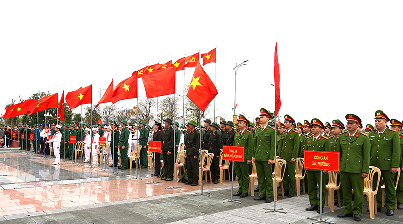 Các tân binh TP. Đồng Hới sẵn sàng lên đường nhập ngũ.