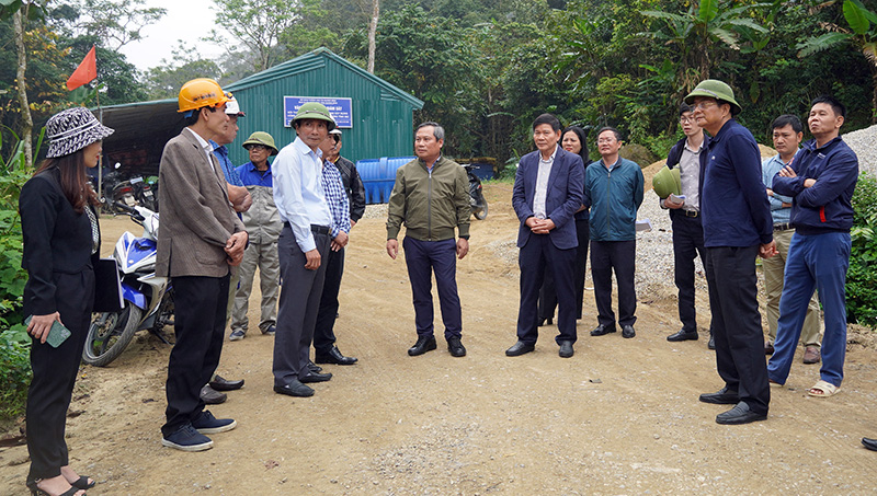 Đồng chí Bí thư Tỉnh ủy kiểm tra tiến độ thi công Dự án Nâng cấp tuyến đường tỉnh 562