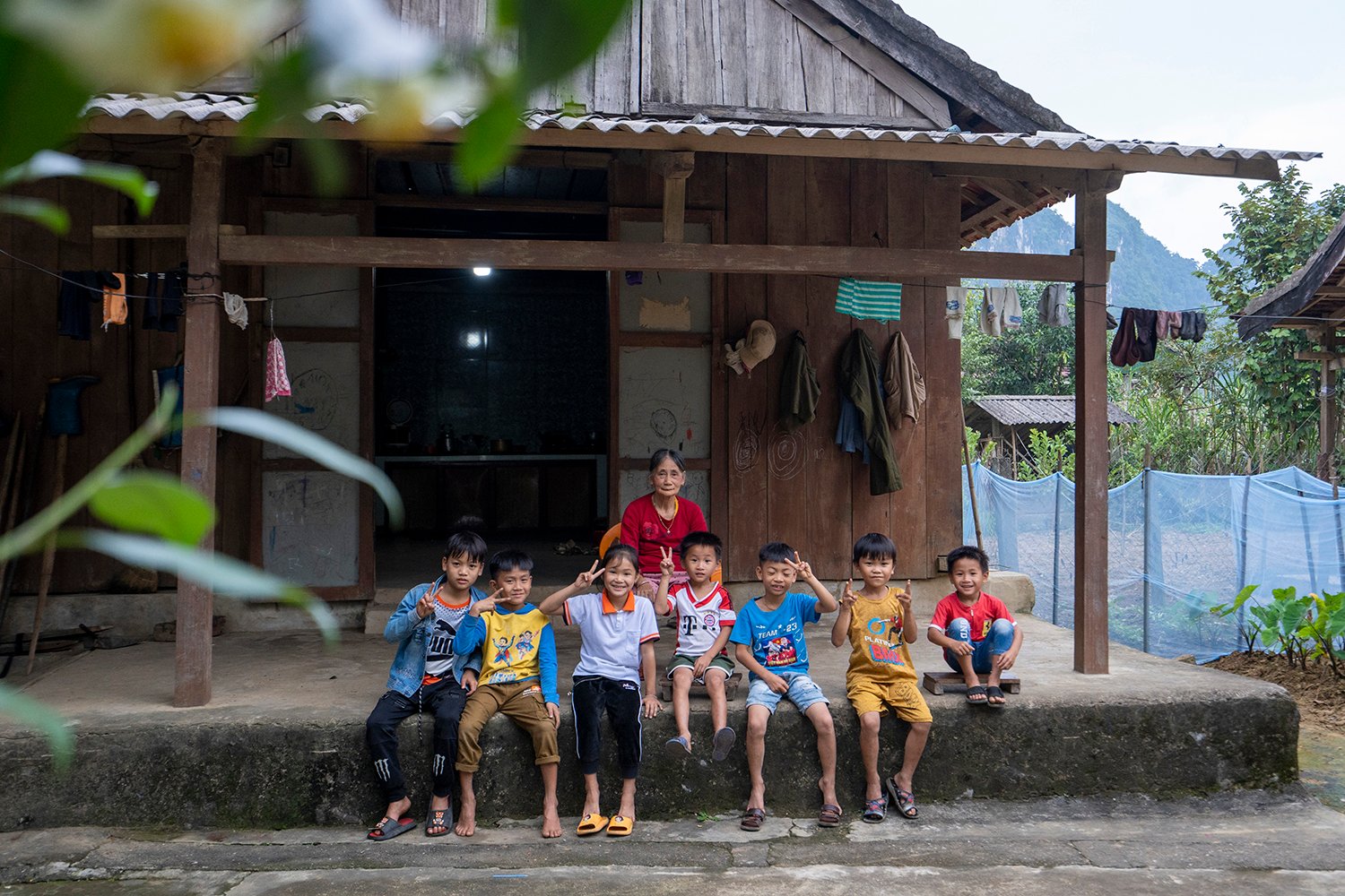 Cuộc sống yên bình của làng quê Tân Hóa.