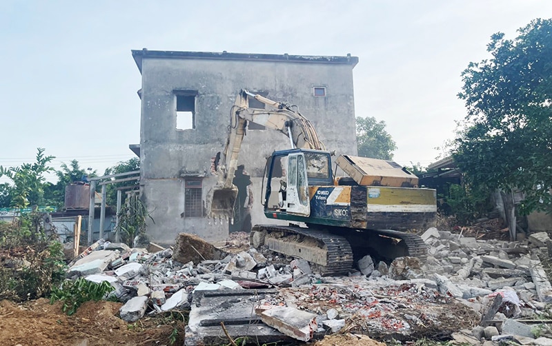 Đơn vị thi công tháo dỡ công trình nhà ở của hộ ông Hồ Văn Quý, xã Xuân Ninh-là hộ dân cuối cùng của huyện Quảng Ninh nhất trí bàn giao mặt bằng vào ngày 15/6/2024.