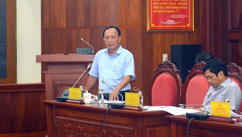 Đồng chí Phó Bí thư Thường trực Tỉnh ủy, Chủ tịch HĐND tỉnh Trần Hải Châu thảo luận tại hội nghị