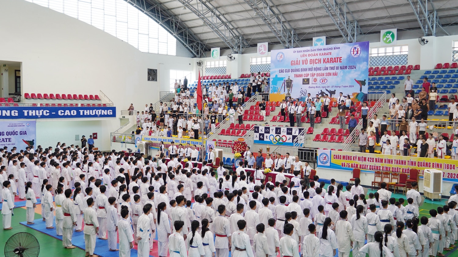 Toàn cảnh lễ khai mạc Giải Vô địch các CLB Karate Quảng Bình mở rộng lần thứ III.