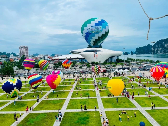 Cơ hội ngắm nhìn toàn cảnh TP. Hạ Long, Quảng Ninh tại Lễ hội khinh khí cầu