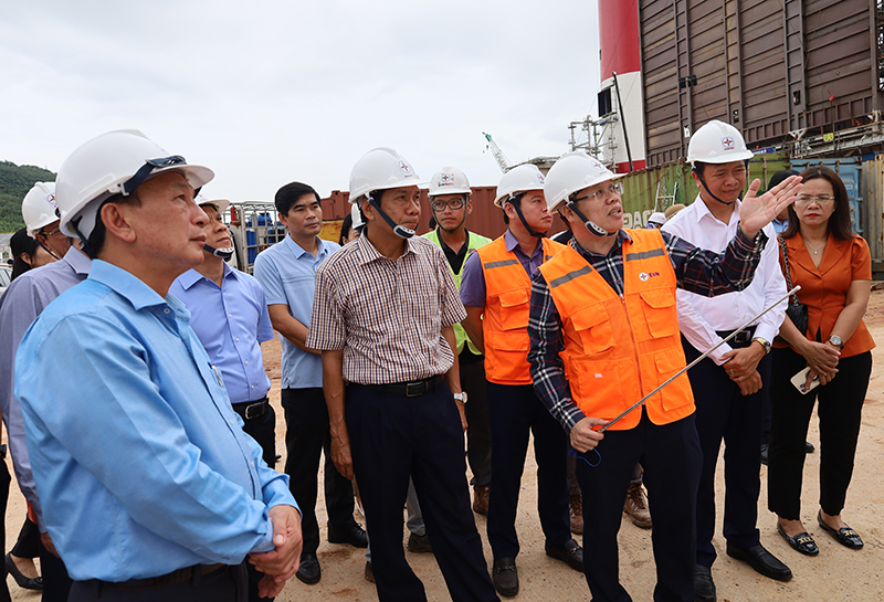  Đồng chí Phó Bí thư Thường trực Tỉnh ủy Trần Hải Châu và đoàn công tác kiểm tra tiến độ triển khai dự án Nhà máy Nhiệt điện Quảng Trạch I.