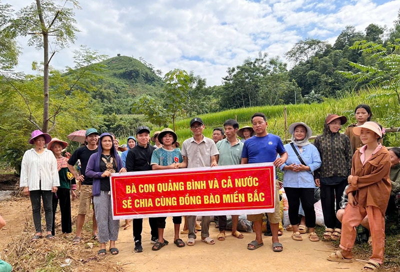 Các chuyến hàng cứu trợ của anh Hoàng kêu gọi hỗ trợ đồng bào vùng thiên tai ở huyện Bảo Yên, tỉnh Lào Cai.