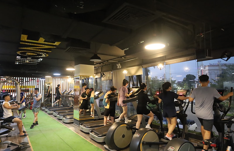 Tập gym đang dần thu hút nhiều đối tượng ở nhiều lứa tuổi tham gia.