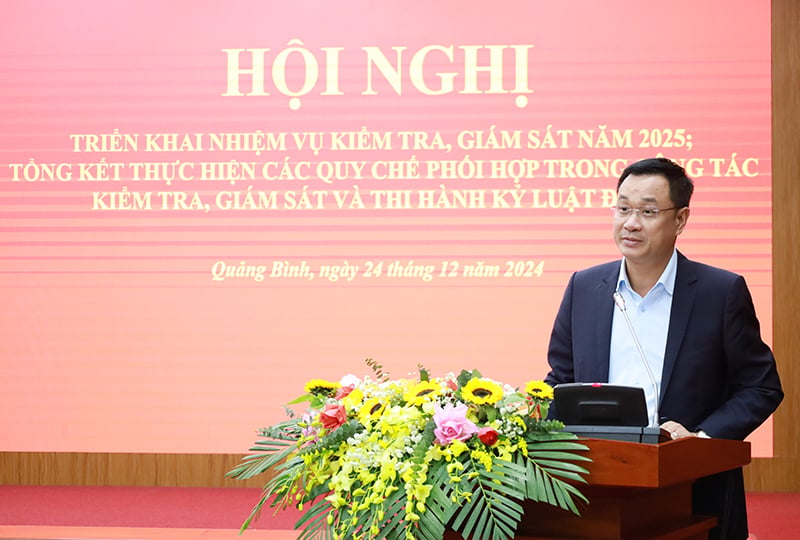 Đồng chí Bí thư Tỉnh ủy Lê Ngọc Quang phát biểu kết luận hội nghị.