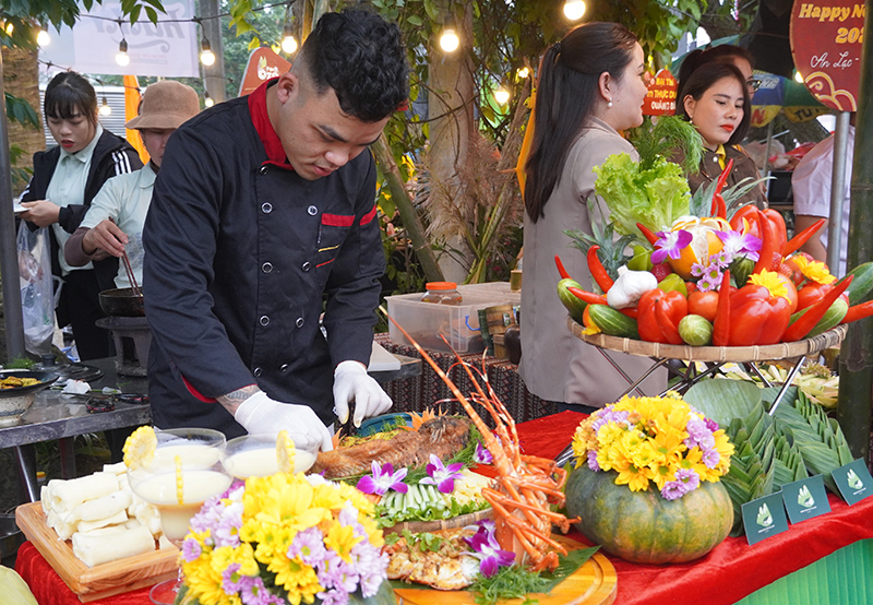 Sử dụng nguyên liệu đặc trưng của địa phương, có sự sáng tạo là một trong những tiêu chí được đánh giá cao tại hội thi.