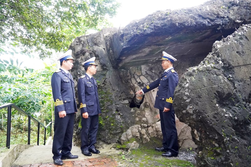 Chứng tích “hầm nghiêng”.