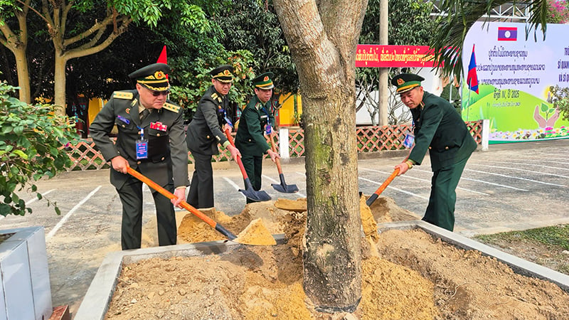 Trồng cây hữu nghị