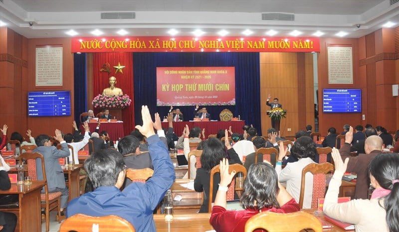 Announcement of the results of the vote of confidence for 28 people holding positions elected by the Provincial People's Council