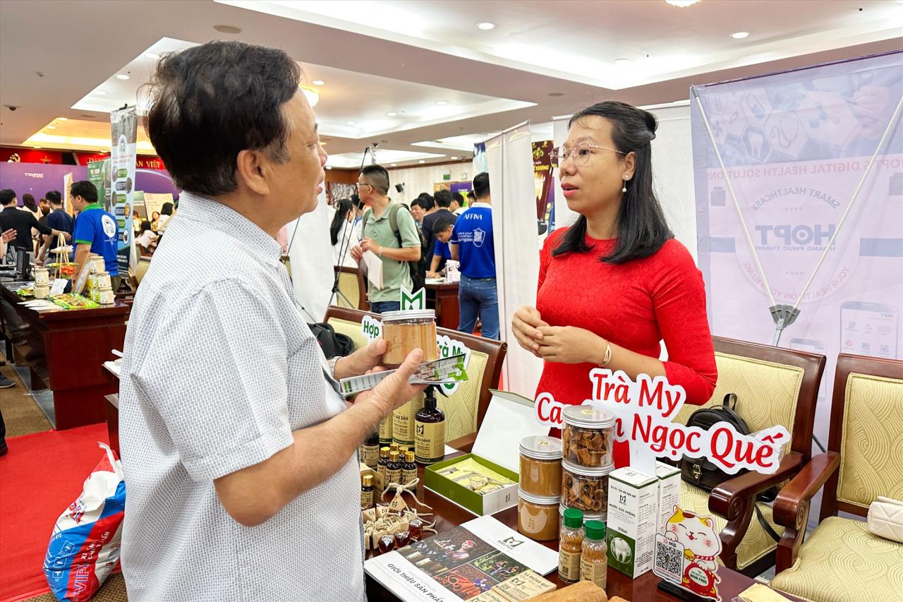 Những sản phẩm sau khi được công nhận OCOP có thể phát triển, mở rộng thị trường. Ảnh: SỰ - VINH