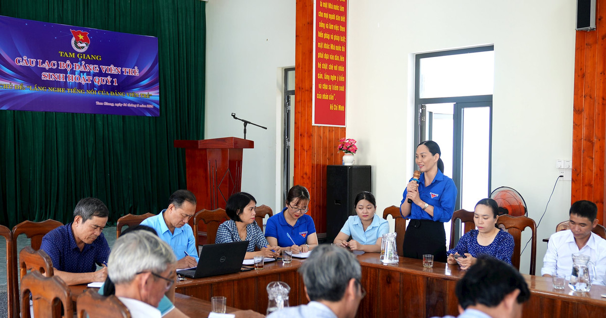 Les jeunes membres du Parti de la commune de Tam Giang font la promotion de leur jeunesse