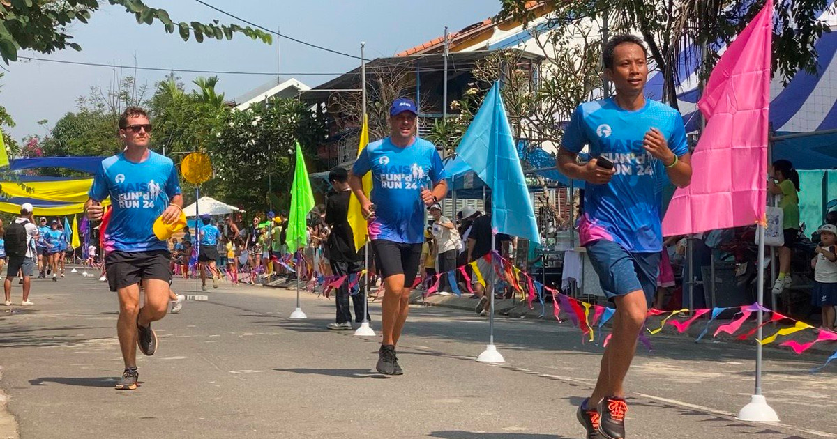 Près de 500 athlètes participent à une course de collecte de fonds pour les enfants handicapés