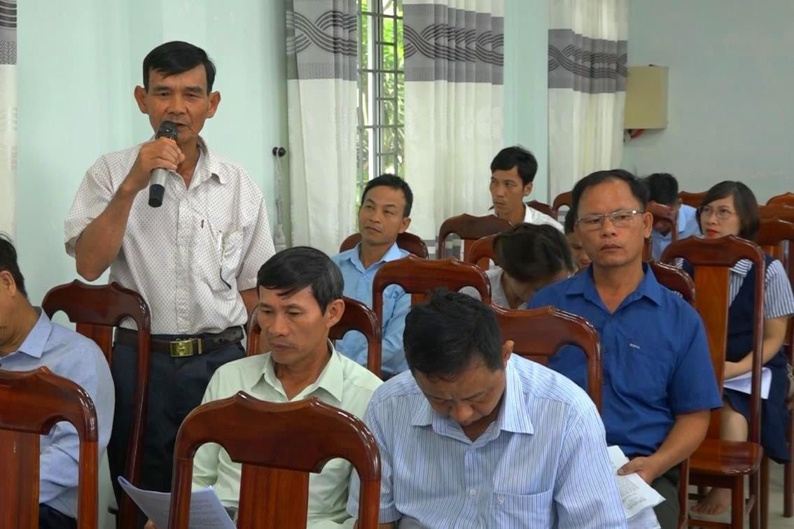 People of Binh Chanh commune (Thang Binh) participated in giving comments at the conference to review the Project 