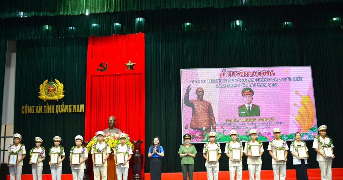 Les jeunes de la police de Quang Nam participent à des activités politiques « En souvenir de l'Oncle Ho, nos cœurs sont plus brillants »