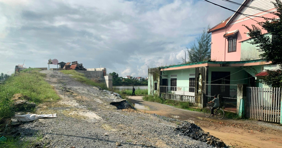 Le Comité populaire de la province de Quang Nam a été chargé d'examiner les projets qui ont achevé la construction de ponts mais n'ont pas achevé la construction de routes d'accès.