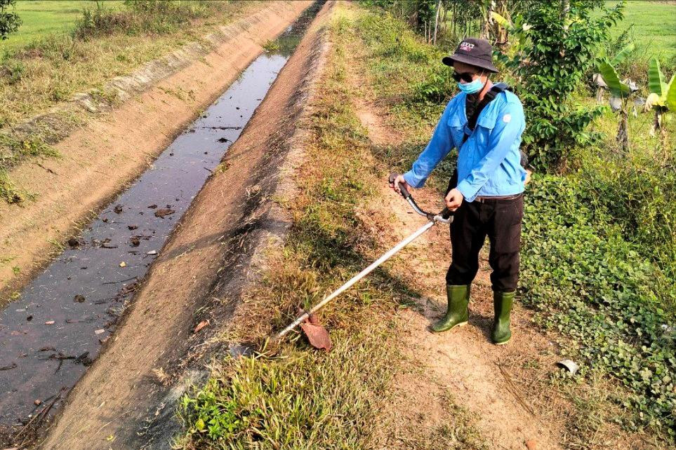 Le travail des agents d’irrigation au niveau local se déroule régulièrement pour assurer l’approvisionnement en eau d’irrigation dans la production agricole. Photo: D.L