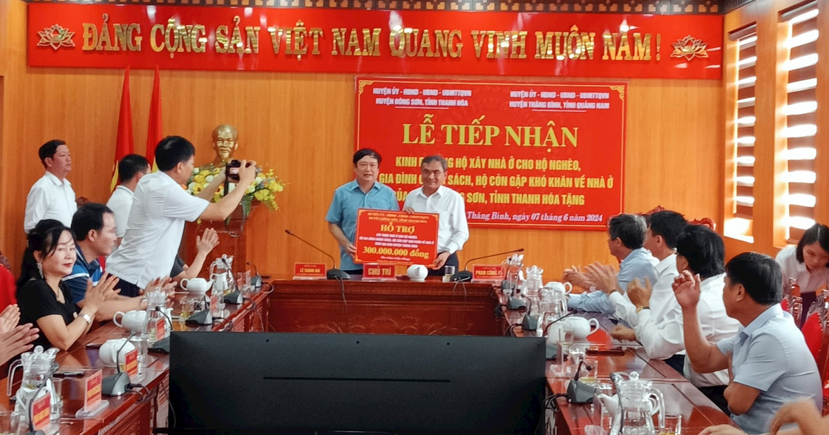 Huyện Đông Sơn (Thanh Hóa) trao 300 triệu đồng làm nhà cho hộ nghèo ở Thăng Bình