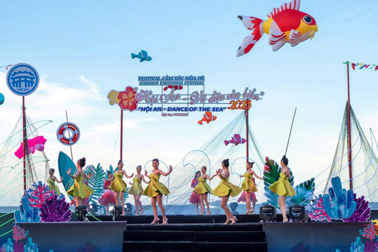 Los espectáculos de danza son una actividad popular en el Festival del Mar “Hoi An – Emociones de Verano”. Foto: DO HUAN