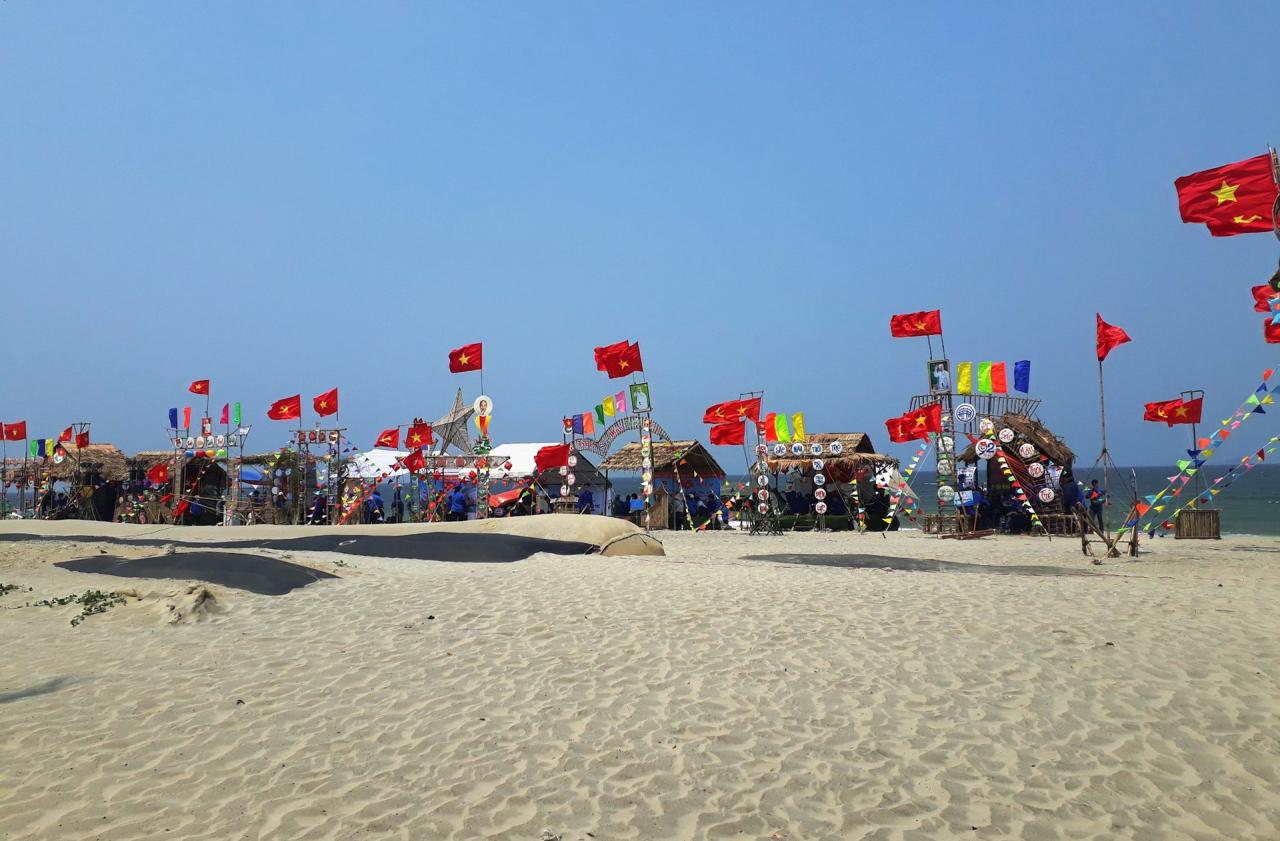 Gradually restored, Cua Dai beach has become a place to organize exchange activities, camping, art performances... Photo: DO HUAN