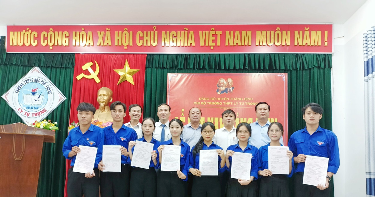 Quảng Nam phát triển 167 đảng viên là học sinh, sinh viên trong 6 tháng đầu năm 2024